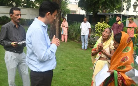 हल्द्वानी: IAS दीपक रावत का जनता दरबार, नागरिक समस्याओं का समाधान केंद्र