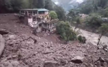 उत्तराखंड में बादल फटने से तबाही: पांच लोग लापता, रेस्क्यू ऑपरेशन जारी