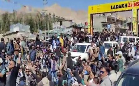 लद्दाख में पूर्ण राज्य के दर्जे की मांग पर हिंसक झड़प, चार की जान गई, कर्फ्यू लागू