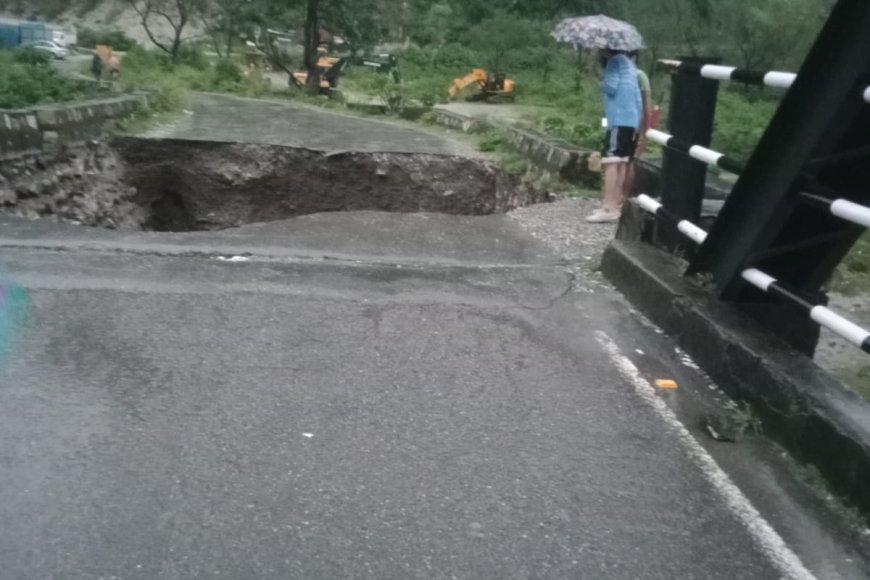 उत्तराखंड में सहस्त्रधारा में बादल फटने से बड़ी तबाही, दो लोग लापता