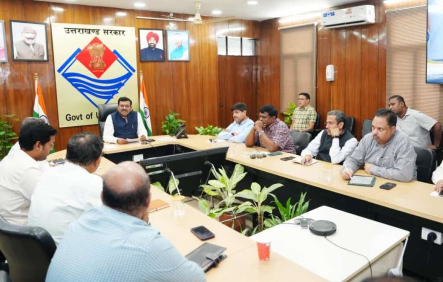 देहरादून: सरकार और रेलवे के बीच महत्वपूर्ण मुद्दों पर बैठक