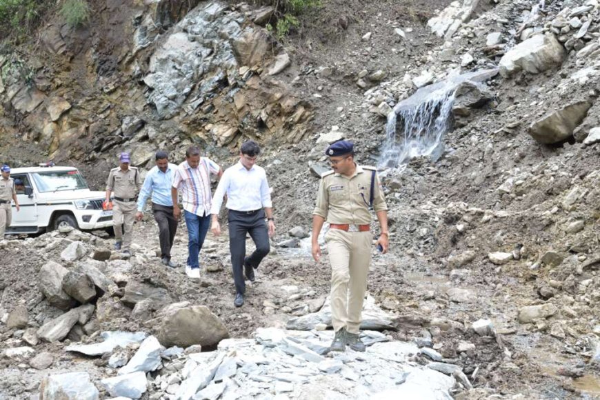 रुद्रप्रयाग छेनागाड़ आपदा: जिलाधिकारी प्रतीक जैन का ग्राउंड जीरो निरीक्षण