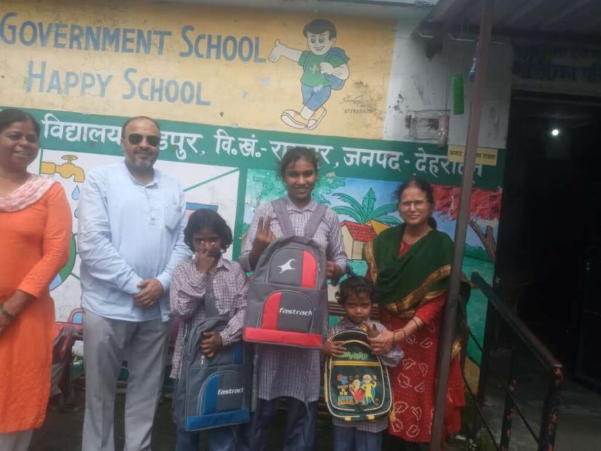 देहरादून: असहाय बेटियों के चेहरे पर खिली उम्मीद, स्कूल ड्रेस में चमकते काजल, रागनी और प्रीति