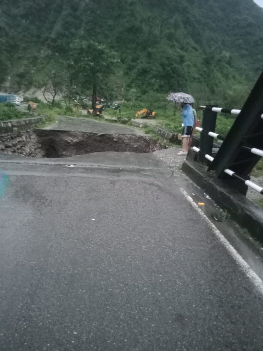 उत्तराखंड में सहस्त्रधारा में बादल फटने से बड़ी तबाही, दो लोग लापता