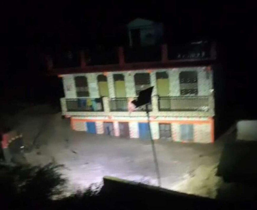 नंदानगर में बारिश से भयंकर तबाही: छह भवन ध्वस्त, पांच लोग लापता