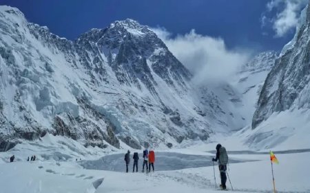 एवरेस्ट पर आश्चर्यजनक बर्फीला तूफान: प्रवासी पर्वतारोहियों के लिए नया खतरा