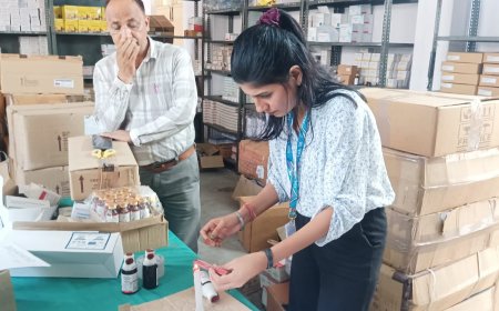 औषधि निरीक्षक ने मुख्य चिकित्साधिकारी कार्यालय बिलोना का किया निरीक्षण,एक कफ़ सिरप का लिया सैंपल