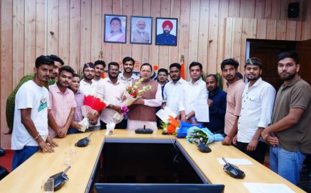 युवाओं संग धामी की मुलाकात, सीएम धामी बोले, भर्ती परीक्षाओं में भ्रष्टाचार व नकल पर जीरो टॉलरेंस