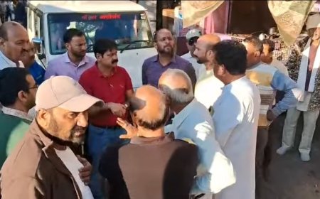 लोकल फॉर वोकल की बात फिर हुई धूमिल, नुमाइश खेत मेले में बाहरी व्यापारियों के विरोध में स्थानीय व्यापारियों का हल्लाबोल