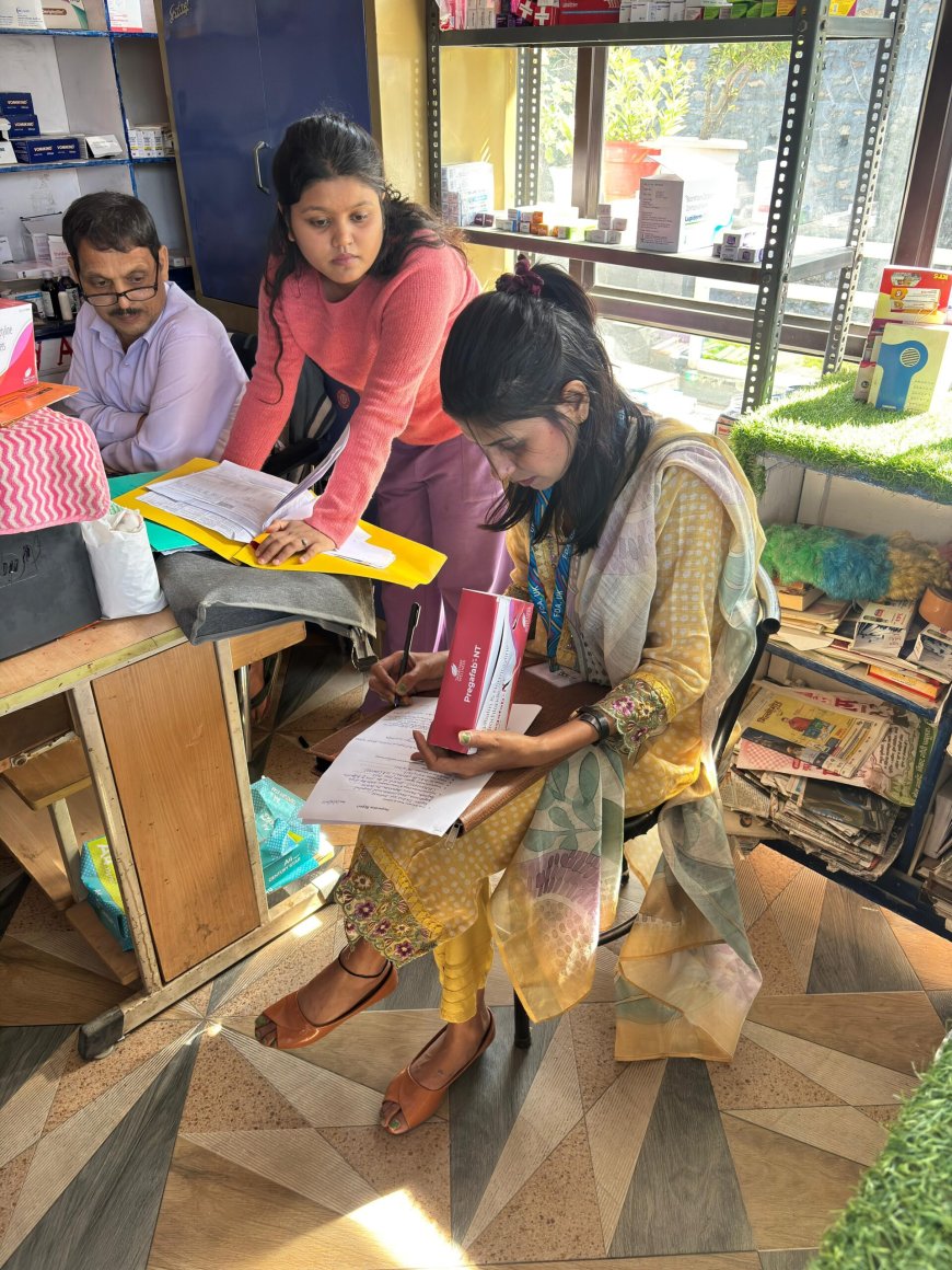 बागेश्वर में कफ सिरप प्रकरण: अनियमित मेडिकल दो स्टोरों को औषधि निरीक्षक ने किया बंद