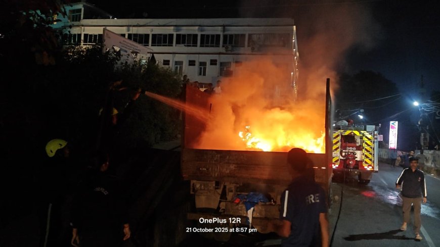 तहसील रोड बागेश्वर में खड़ी कूड़ा गाड़ी में लगी आग, फायर सर्विस ने समय रहते पाया काबू