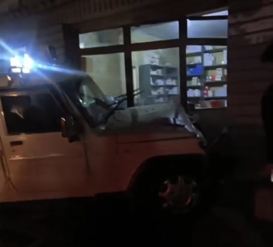 अनियंत्रित हुई तहसीलदार की गाड़ी, बड़ा हादसा टला