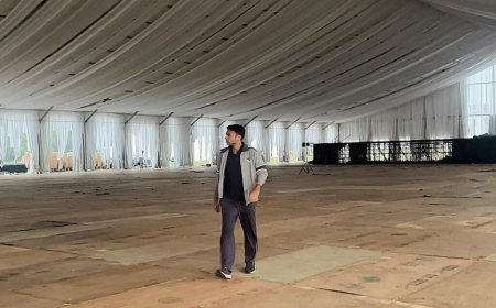 देहरादून: प्रधानमंत्री के कार्यक्रम की तैयारियों का जायजा लेने तड़के 5:30 बजे कार्यक्रम स्थल पहुंचे डीएम सविन