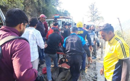 Uttarakhand: अनियंत्रित होकर बाइक खाई में गिरी, हादसे में पिता की मौत -पुत्र घायल