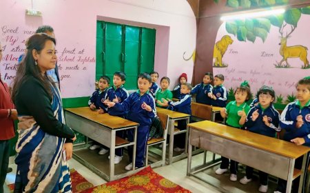 कपकोट के पीएमश्री विद्यालय में डीएम ने किया निरीक्षण — शिक्षा की गुणवत्ता और नवाचारों की सराहना