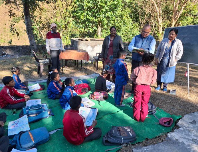 सीडीओ ने छौना व पन्द्रहपाली के विद्यालयों और आंगनबाड़ी केंद्रों का किया औचक निरीक्षण