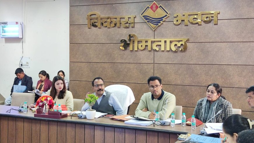 नैनीताल:  DM रयाल ने अधिकारियों को लगाई फटकार, ग्रामीण सड़कों में ढिलाई बर्दाश्त नहीं, अधिकारियों को चेतावनी