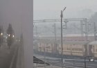 मैदानी क्षेत्रों में ठंड के साथ बढ़ा कोहरा, काठगोदाम और हल्द्वानी के रेल यात्री परेशान