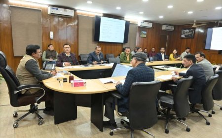 देहरादून: मुख्य सचिव ने  सेवा का अधिकार के अंतर्गत सेवाओं की समीक्षा की