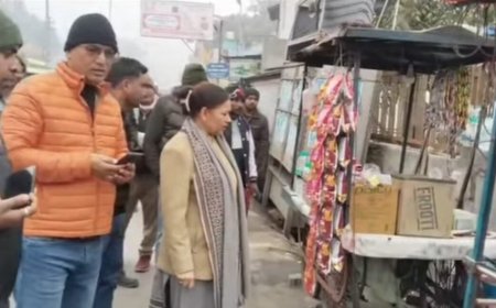 लालकुआं: SDM  रेखा कोहली ने बाजार क्षेत्र का किया निरीक्षण, अतिक्रमण हटाने के निर्देश