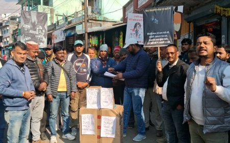 अंकिता भंडारी प्रकरण को लेकर कांग्रेस कार्यकर्ताओं का आक्रोश, कपकोट में विधायक का पुतला दहन