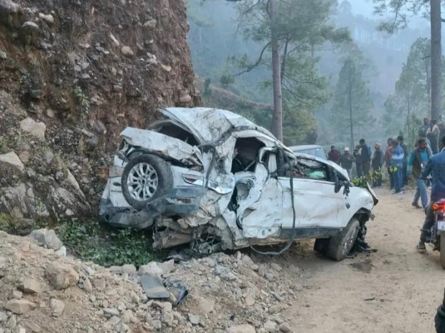 Uttarakhand: अनियंत्रित होकर यहां गहरी खाई में गिरी कार , दो महिलाओं समेत तीन की मौत