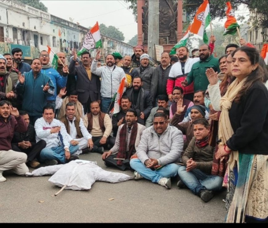 हरिद्वार आज जिला महानगर कांग्रेस कमेटी हरिद्वार द्वारा देवपुरा चौक पर अंकिता भण्डारी हत्याकांड को लेकर विरोध प्रदर्शन किया गया