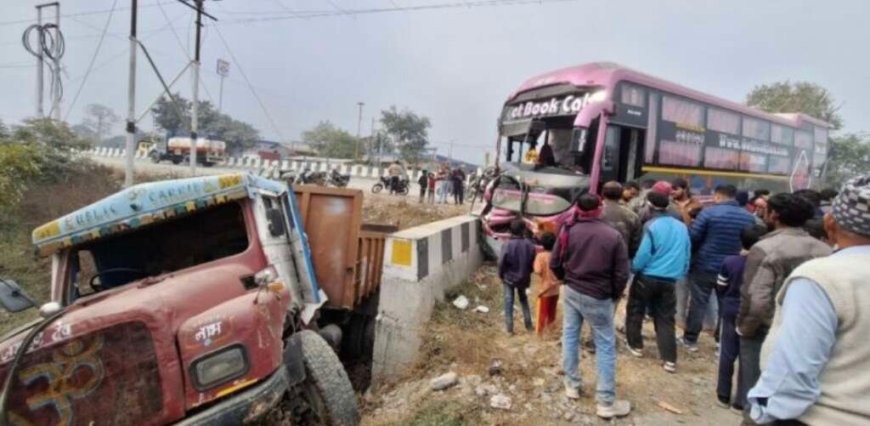 हल्द्वानी: गौला बाईपास पर हादसा, बस और डंपर की जबरदस्त भिंडत- पुलिस मौके पर