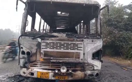 लोहाघाट से निकली बस में लगी आग, चालक और परिचालक की सूझबूझ टला बड़ा हादसा