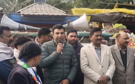 अंकिता  भंडारी  हत्या कांड की  सीबीआई जांच की मांग को लेकर पूर्व मुख्यमंत्री  हरीश रावत  नेतृत्व में हरिद्वार में मार्च