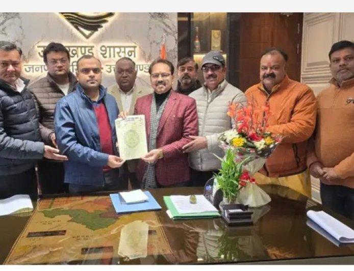 प्रांतीय नगर उद्योग व्यापार मंडल  के प्रतिनिधियों ने  जिलाधिकारी मयूर दीक्षित से भेंटकर व्यापारिक समस्याओं को लेकर विस्तृत चर्चा की।