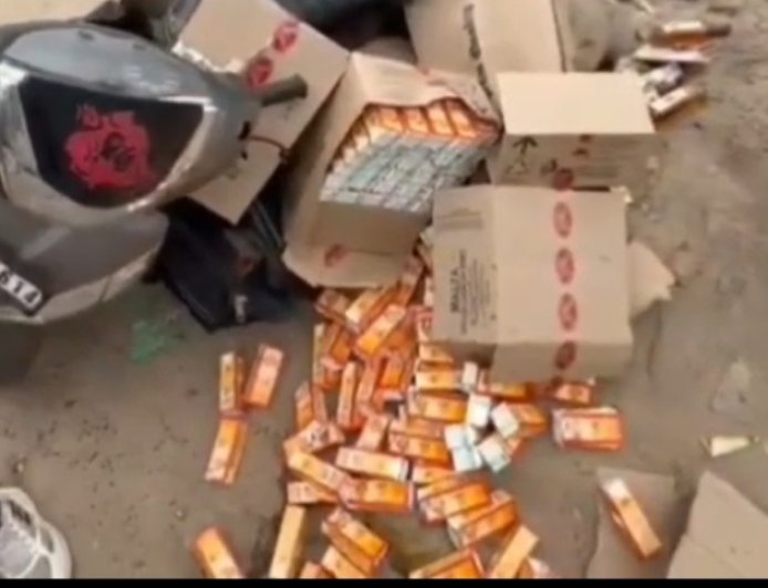 हरिद्वार आज फिर स्कूटी द्वारा शराब की तस्करी पकड़ी गई तस्कर हुआ फरार