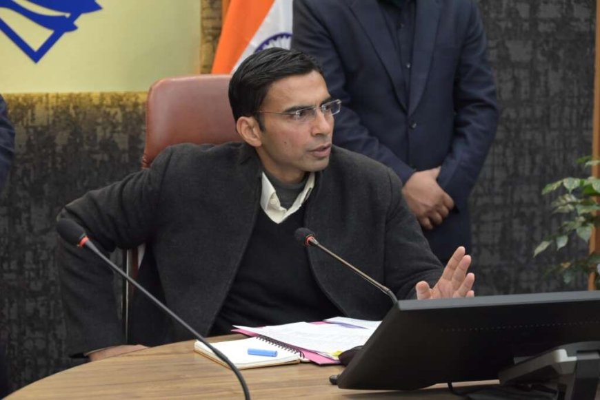 देहरादून: गणतंत्र दिवस समारोह की तैयारियों को लेकर डीएम ने ली महत्वपूर्ण बैठक