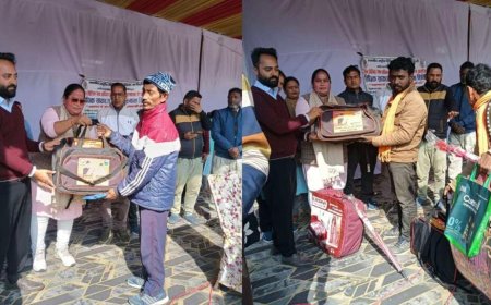 चंपावत: टनकपुर में 365 निर्माण श्रमिकों को कंबल, छाता और टूल किट वितरित
