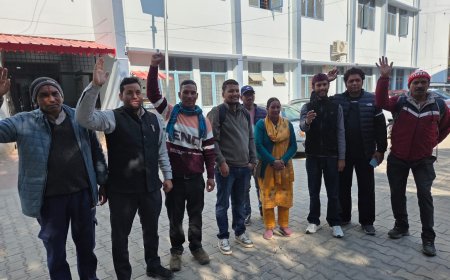 क्षेत्र पंचायत सदस्यों ने विकास भवन में किया प्रदर्शन, कार्य आवंटन की उठाई मांग