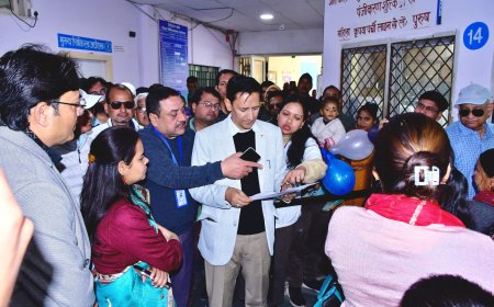 कुमाऊं आयुक्त ने किया जिला चिकित्सालय का निरीक्षण: स्वास्थ्य सेवाओं की गुणवत्ता और पारदर्शिता पर विशेष जोर