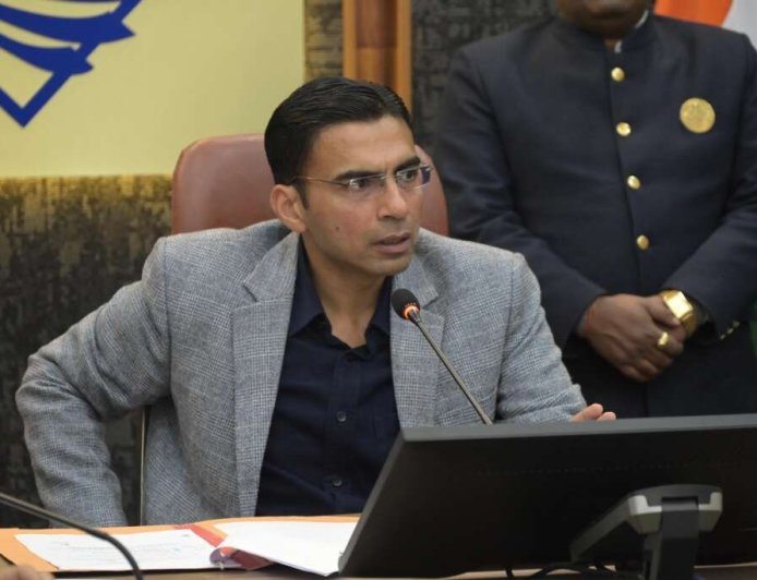 देहरादून: डीएम का दवा माफियाओं पर बड़ा एक्शन , मेडिकल स्टोर के लाइसेंस निरस्त