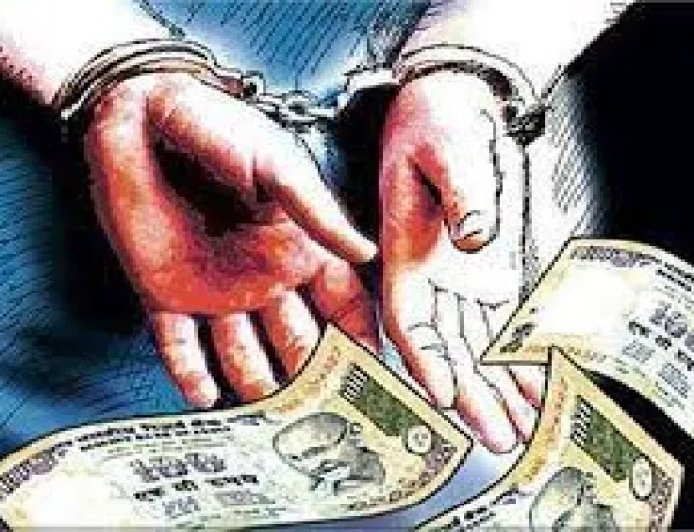 उत्तराखंड :(बड़ी खबर) जीएसटी कार्यालय पर विजिलेंस की छापेमारी, डाटा एंट्री ऑपरेटर रिश्वत लेते गिरफ्तार