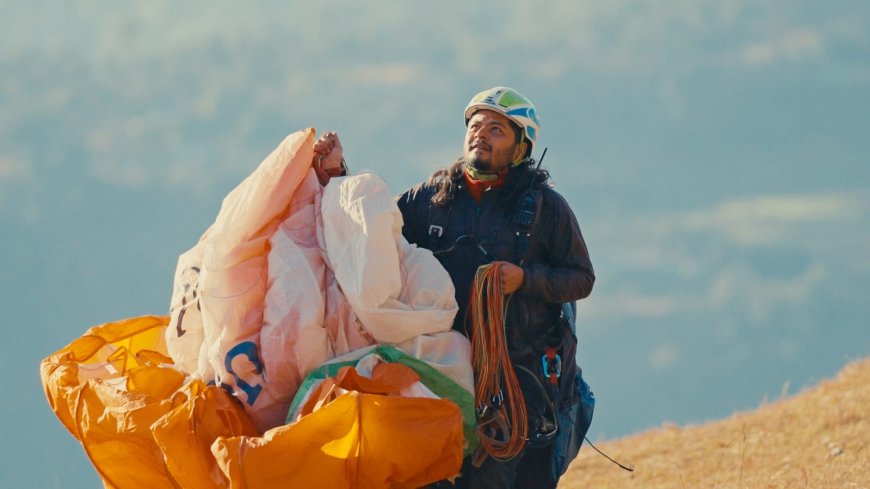 राष्ट्रीय एक्युरेसी पैराग्लाइडिंग प्रतियोगिता के रोमांचक मुकाबलों से कपकोट का आसमान सजा, एडवेंचर टूरिज्म के नए केंद्र के रूप में उभरा क्षेत्र