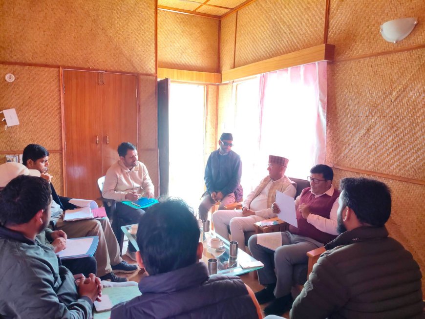 पीएमजीएसवाई सड़कों की समीक्षा, निर्माण कार्य में तेजी के निर्देश,दर्जा राज्यमंत्री शिव सिंह बिष्ट ने ली विभागीय बैठक