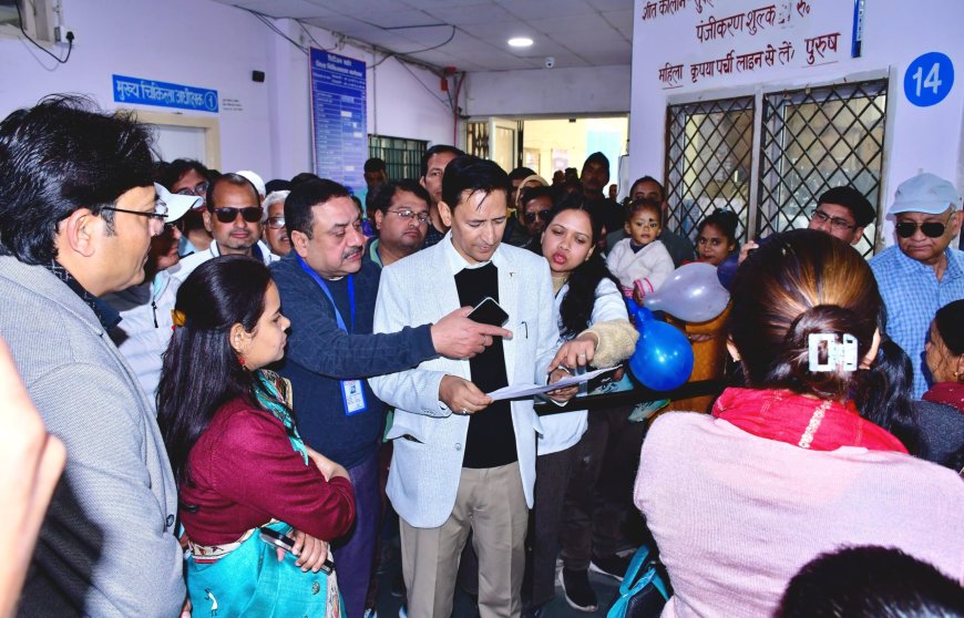 कुमाऊं आयुक्त ने किया जिला चिकित्सालय का निरीक्षण: स्वास्थ्य सेवाओं की गुणवत्ता और पारदर्शिता पर विशेष जोर