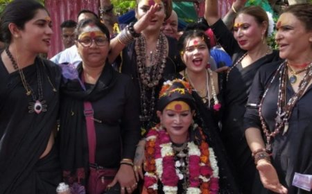 उत्तराखंड के जिला हरिद्वार में आज 28,2,2026 शनिवार को किन्नर समाज ने खड़खड़ी श्मशान घाट पर मसान होली