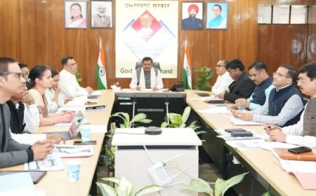 देहरादून: मुख्य सचिव की अध्यक्षता में व्यय-वित्त समिति की बैठक, कई विकास परियोजनाओं को मिली मंजूरी