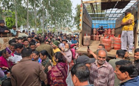 गैस एजेंसी के खिलाफ मुकदमा दर्ज, सिलेंडर भी कर दिए जब्त