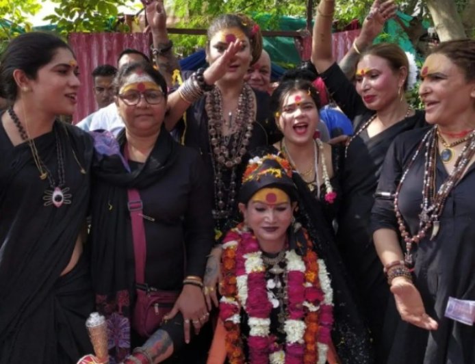 उत्तराखंड के जिला हरिद्वार में आज 28,2,2026 शनिवार को किन्नर समाज ने खड़खड़ी श्मशान घाट पर मसान होली