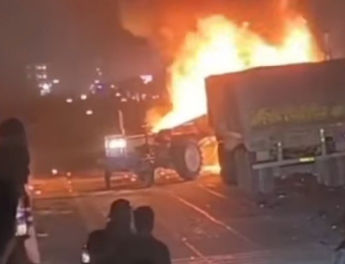 हरिद्वार मोतीचूर फ्लाईओवर पर तेज रफ्तार के कारण फ्लाईओवर पर कई गाड़ियां आपस में टकरा गई। टक्कर इतनी भीषण हुई कि वाहनो में आग लग गयी।