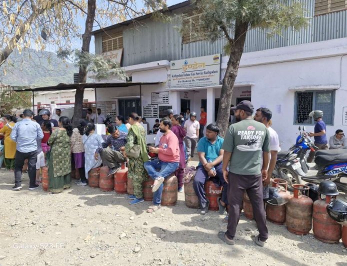 नैनीताल जिले में आदेश जारी,ग्राहकों को गोदाम या गैस ऑफिस से डायरेक्ट सिलेंडर नहीं मिलेगा