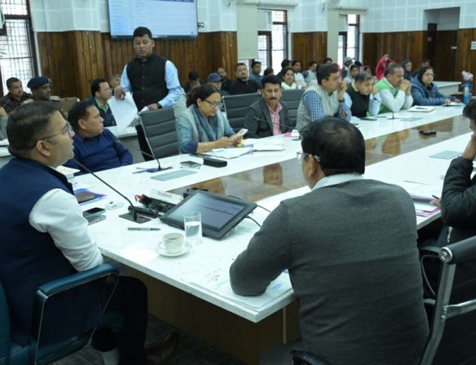 रुद्रप्रयाग: जिलाधिकारी ने जनता की समस्याएँ सुनी, 16 शिकायतों का तुरंत समाधान