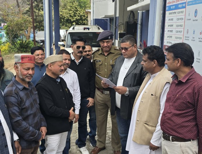 जाम की समस्या पर कांग्रेस का प्रदर्शन, एसपी कार्यालय में सौंपा ज्ञापन