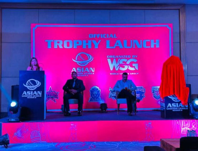 विदेश में होगी एशियन लीजेंड्स लीग,रुद्रपुर में इंटरनेशनल खिलाड़ियों के साथ लांच हुई ट्रॉफी